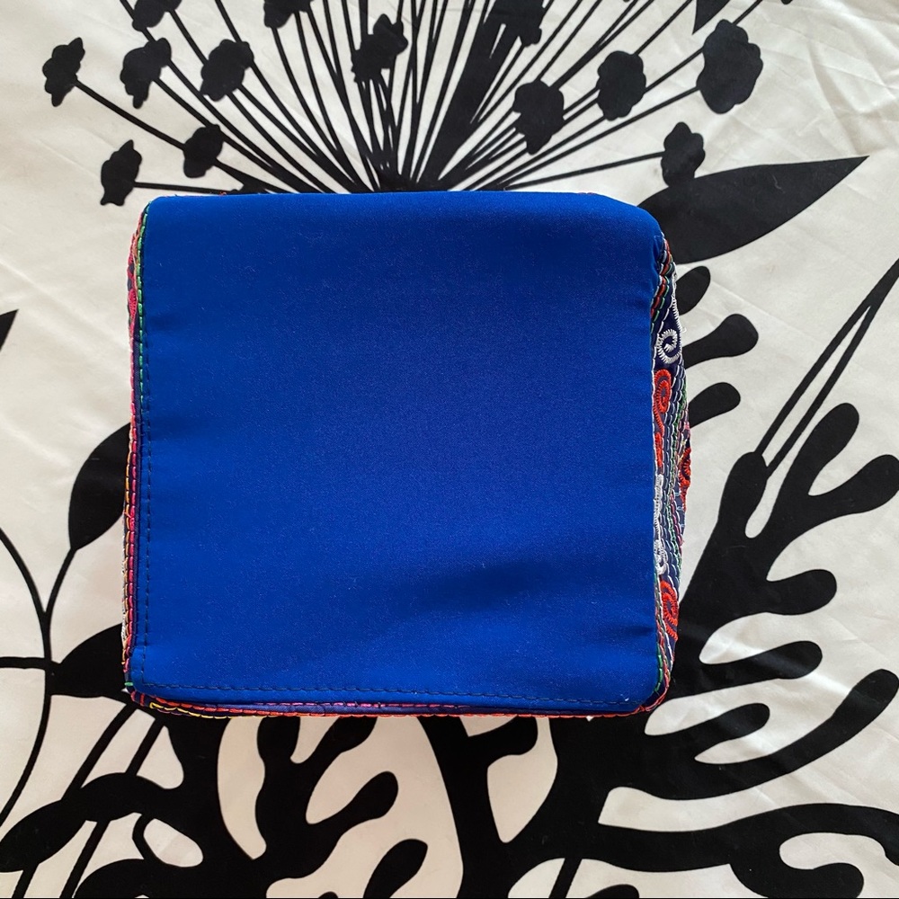 Multicolored Embroidered Small Pack - Picture 7 of 8